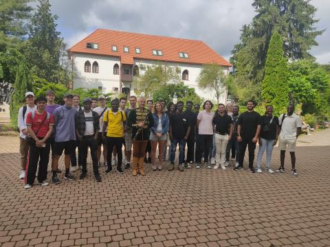 group picture at the Vay Castle